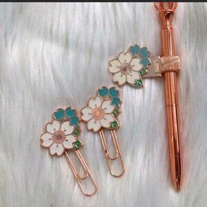 𝅺pen holder and paper clip set
